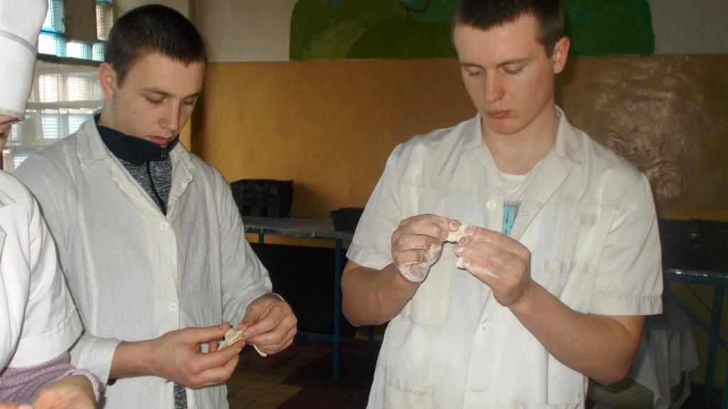 Нагодувати варениками: вихованці колонії вчать народні традиції та опановують українську кухню