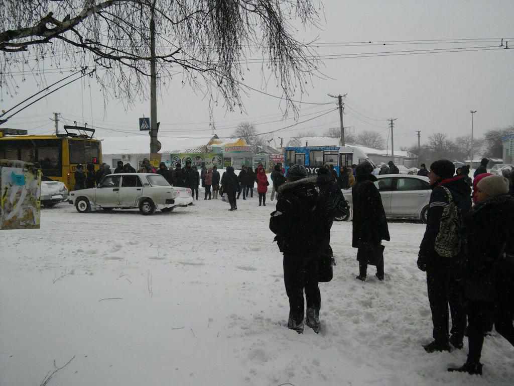 Транспортний колапс чи примхи погоди: наслідки снігопаду в Полтаві. ФОТО