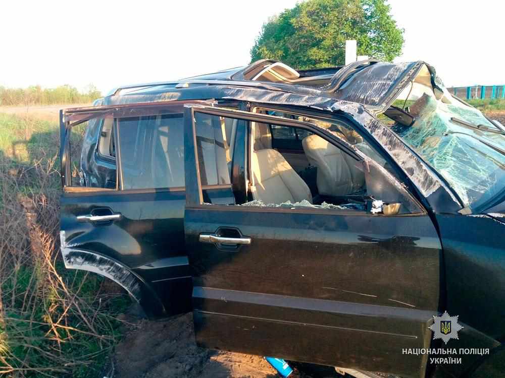 На Полтавщині позашляховик злетів з дороги: є постраждалі