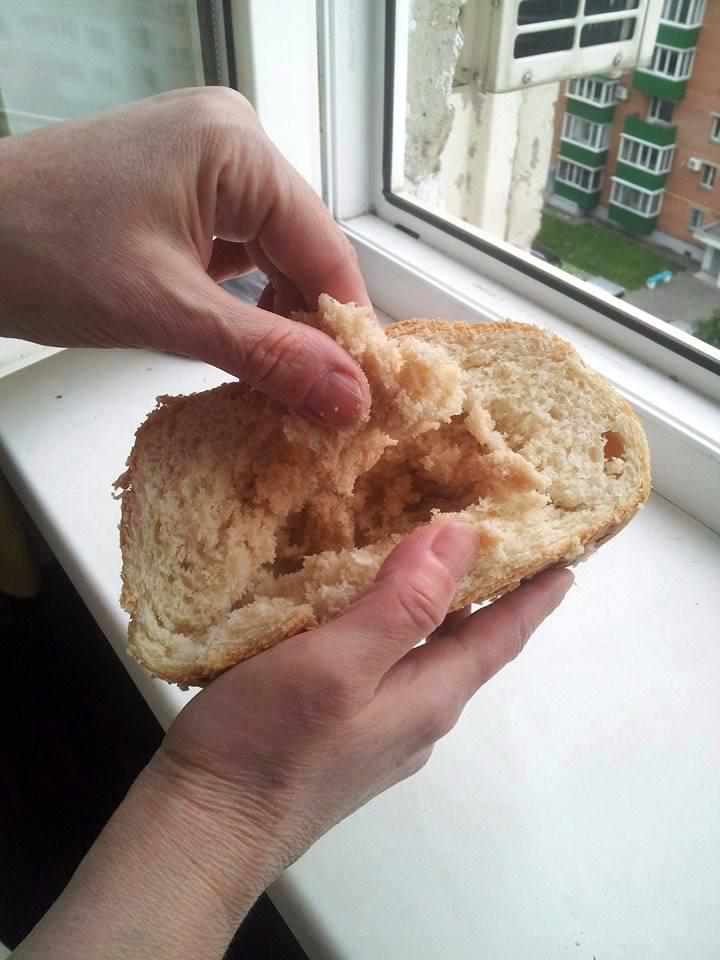 Полтавка купила смердючий хліб із діркою всередині: як діяти і куди звертатись. ФОТО