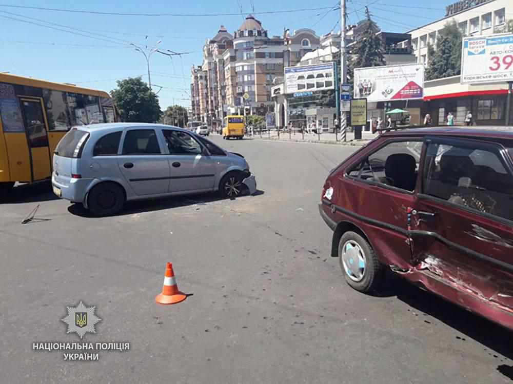 У центрі Полтави зіткнулися два автомобілі: постраждала дитина 
