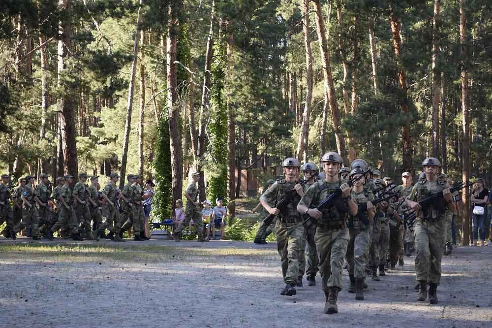 На Полтавщині відкрили військово-патріотичний табір «Юний десантник»