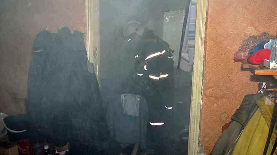 У Полтаві горіла квартира в багатоповерхівці: постраждала жінка 