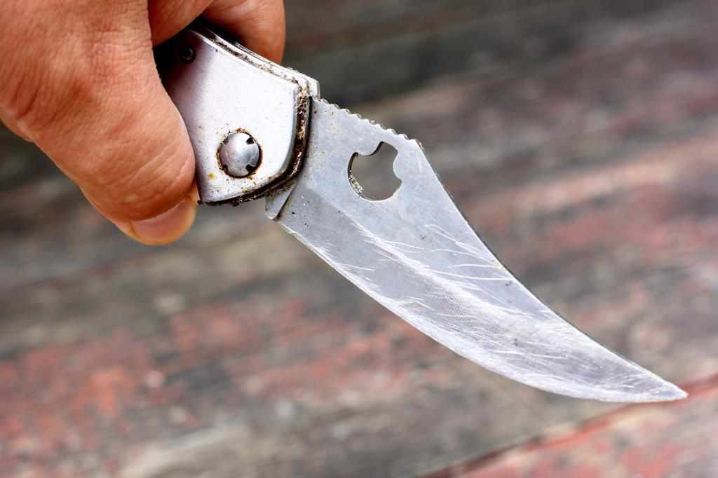 Різанина на Полтавщині: чоловік за чаркою вдарив ножем свого товариша