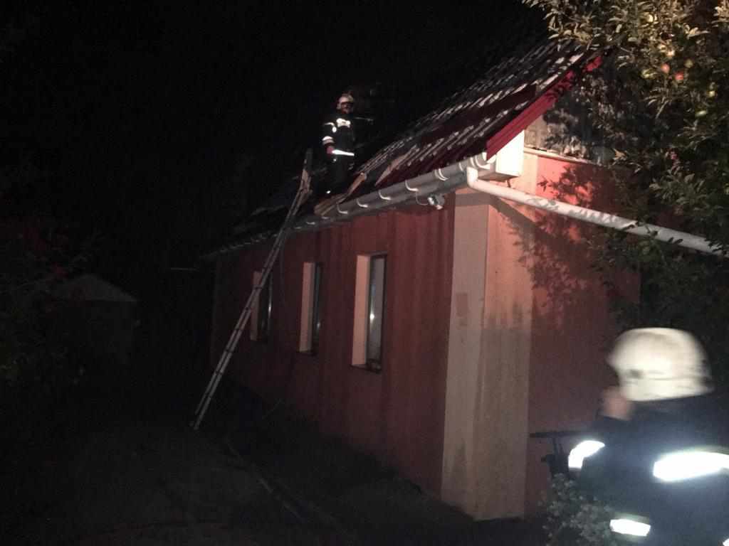 У Полтаві згорів дах приватного будинку: вогонь бачили за декілька кварталів