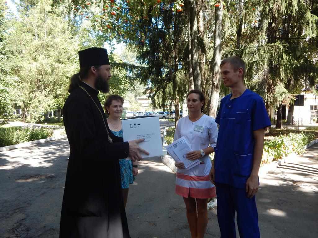 Полтавські волонтери зібрали кошти та придбали медичне обладнання для військового шпиталю