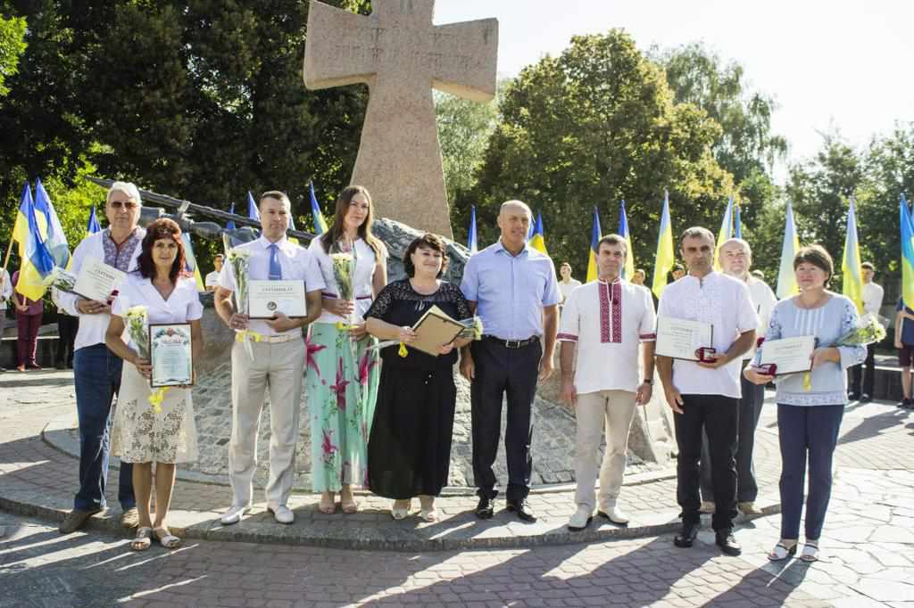 П’ятеро полтавців, чернігівець і волонтерський загін отримали по 2500 грн премії. ФОТО