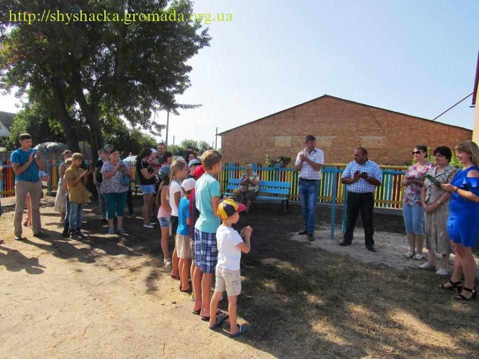 В ОТГ на Полтавщині відкрили новий дитмайданчик з двома полями та тенісним столом