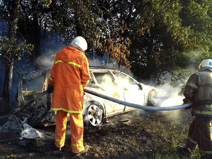 У Полтавській області на дорозі загорівся легковик