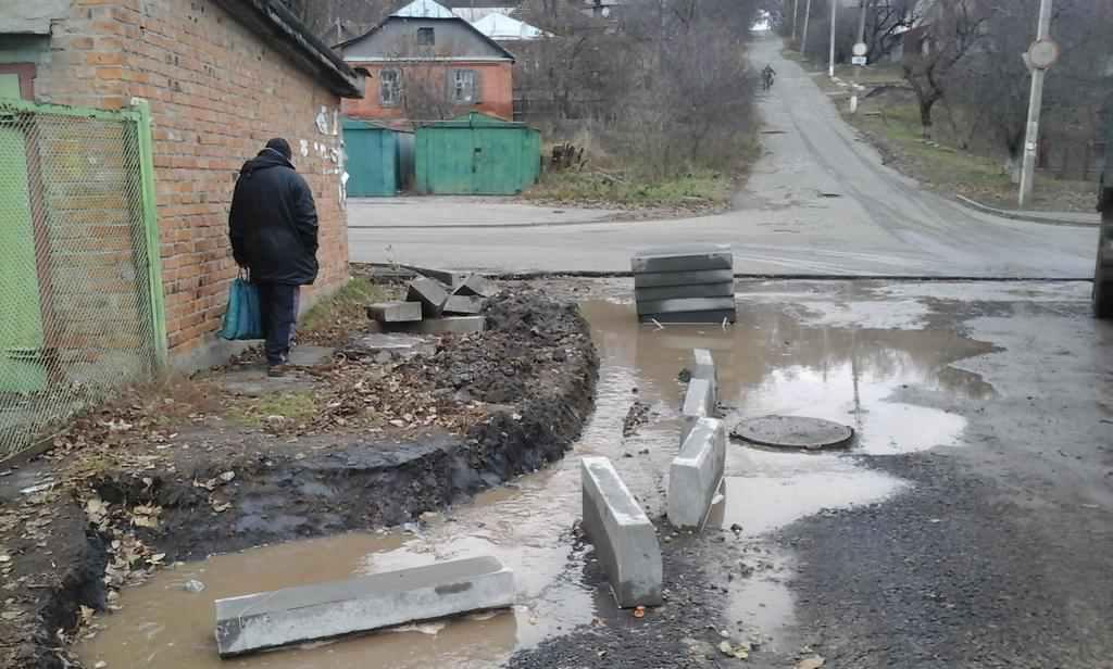 У Полтаві ремонтували дорогу і зробили річку