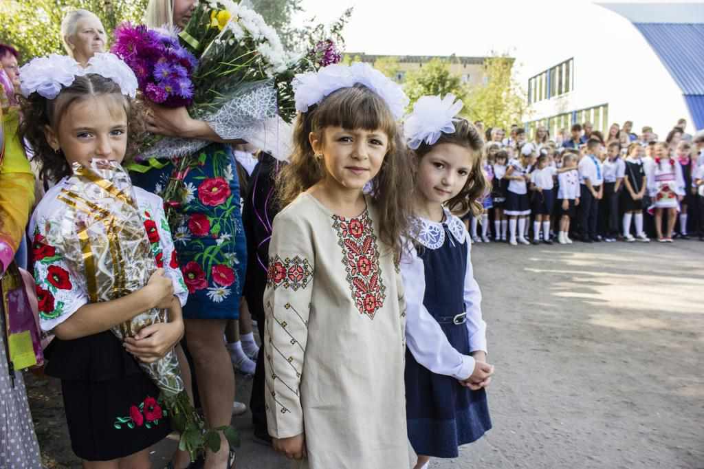 У Щербанівській ОТГ діти пішли в «нову українську школу»: що подарували до свята. ФОТО