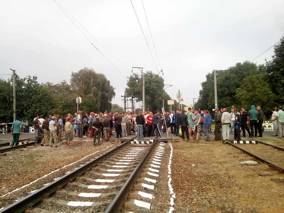 На Полтавщині протестувальники перекривали залізничні колії. ФОТО