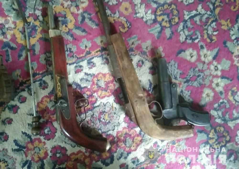 На Полтавщині чоловік зберігав удома зброю й боєприпаси