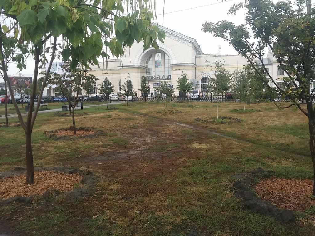 Південний вокзал у Полтаві під час та після зливи. ФОТО