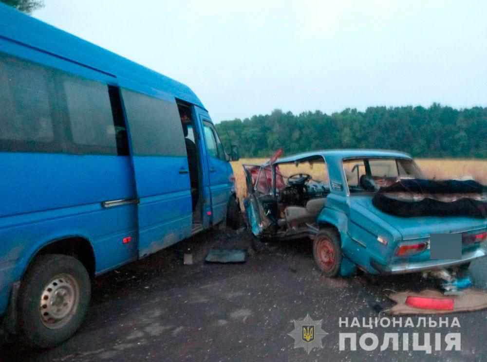 На Полтавщині легковик зіткнувся з мікроавтобусом: є постраждалі