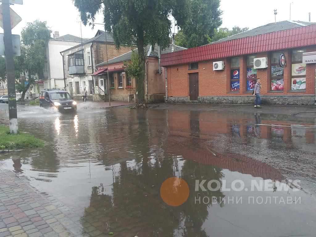 Як пояснює влада Полтави водойми на вулицях під час злив
