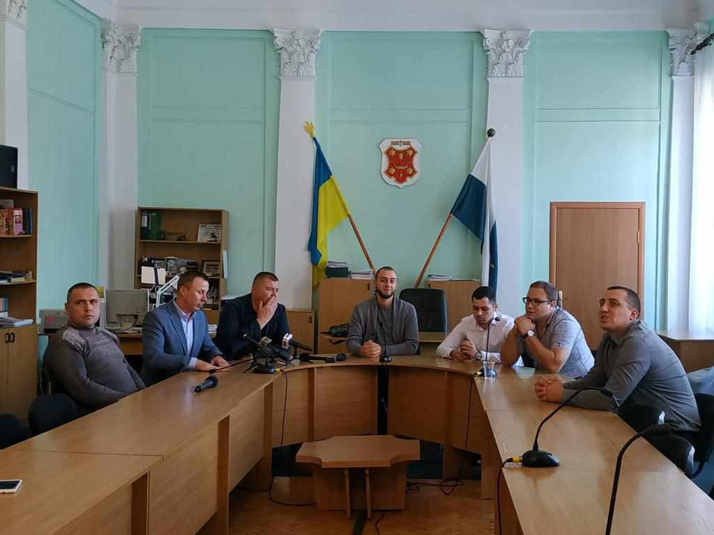 Опозиційні депутати вважають Мамая нелегітимним та радять йому йти до суду