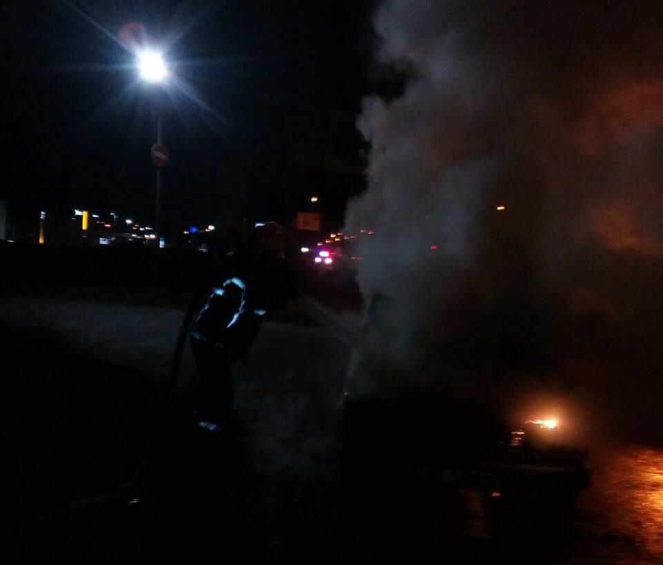 У Полтаві зайнявся легковик