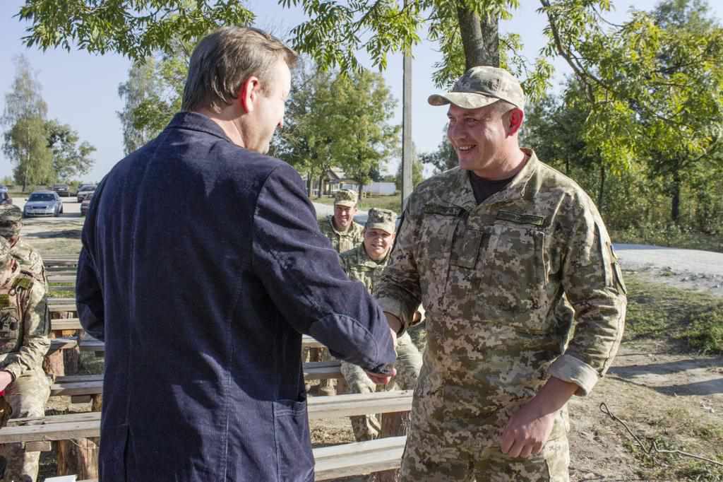 «Є диванні патріоти, а є істинні сини України. Ми будемо бити ворога»: нагородили бійців 30-ї ОМБр із Полтавщини. ФОТО