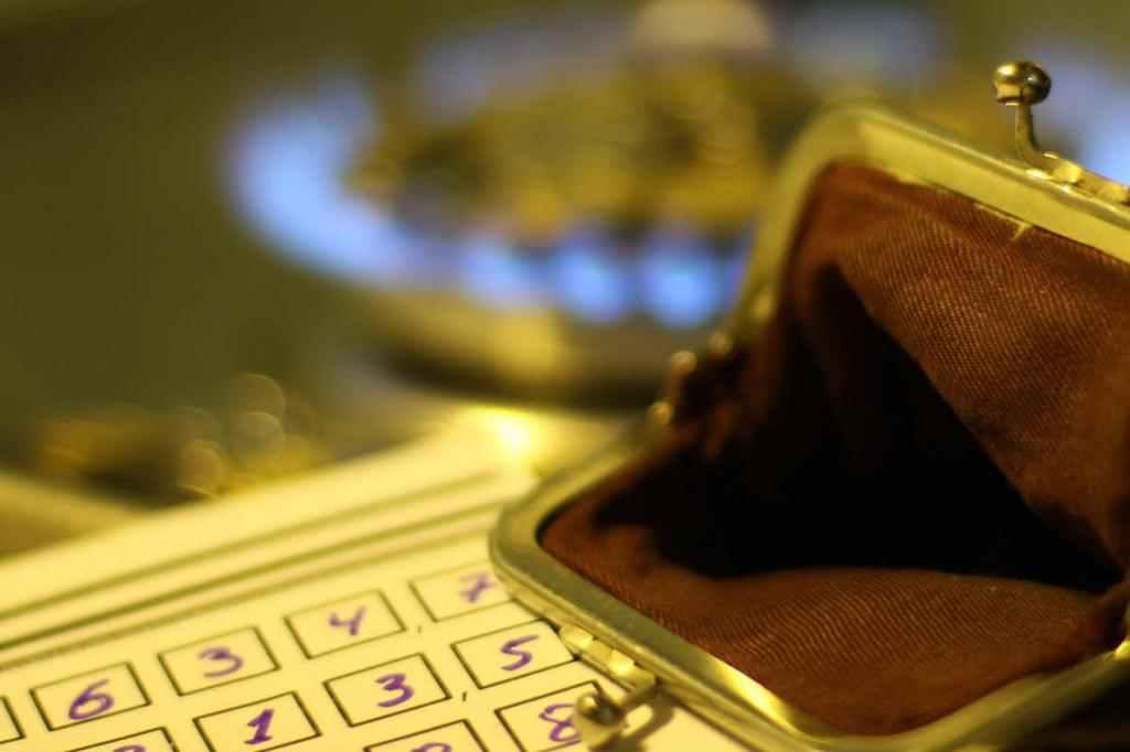 Українці заробляють на боргах