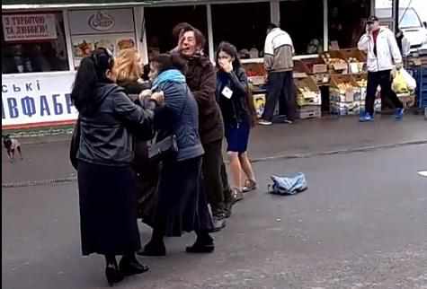 У Кременчуці на пункті прийому горіхів побилися жінки. ВІДЕО