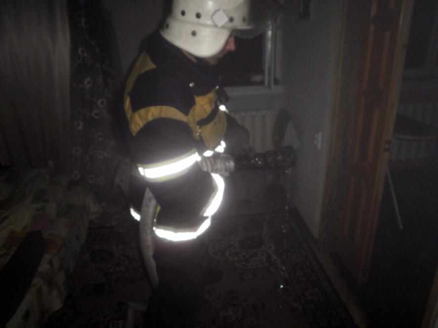 На Полтавщині з палаючого будинку врятували жінку. ФОТО 