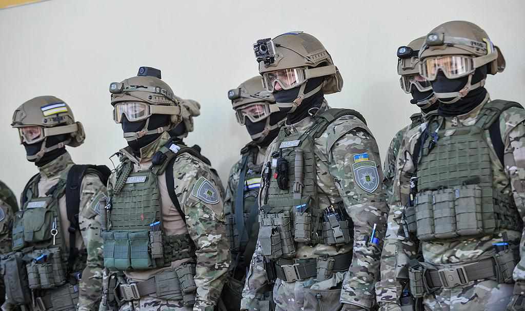 Поліція Полтавської області показала, як тренуються бійці батальйону особливого призначення. ВІДЕО 
