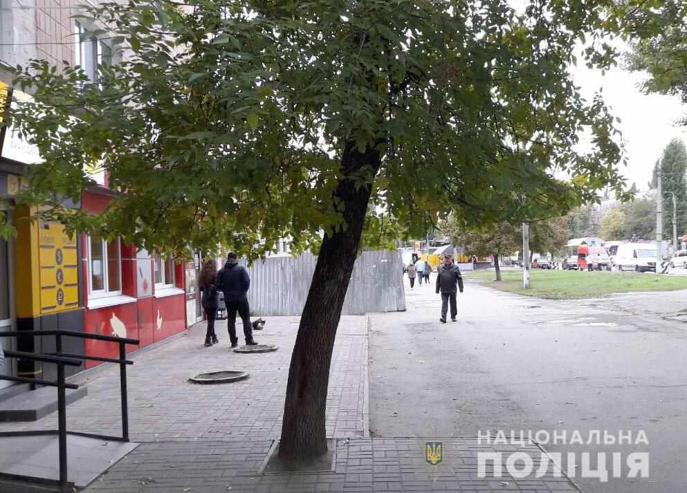 На Полтавщині троє чоловіків вимагали гроші на пункті обміну валют