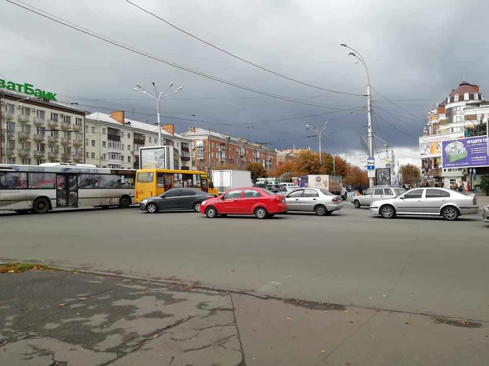 Затори на Соборності в Полтаві, будьте уважні. ФОТО