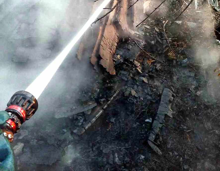 На Полтавщині майже дві години гасили пожежу в приватному господарстві