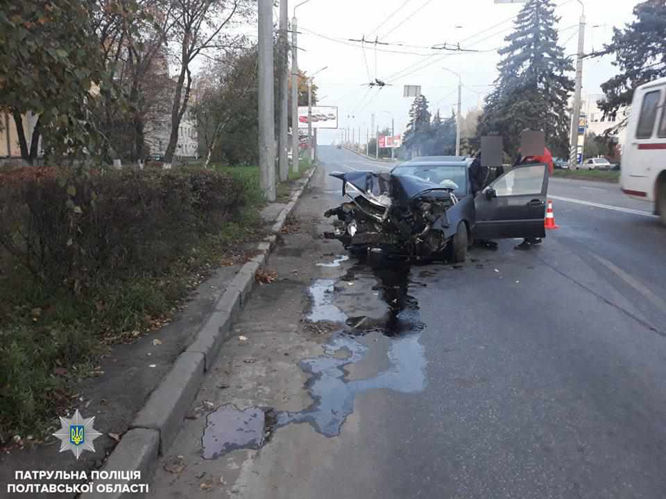 П’яні за кермом у Полтаві розбили свої та чужі автівки. ФОТО