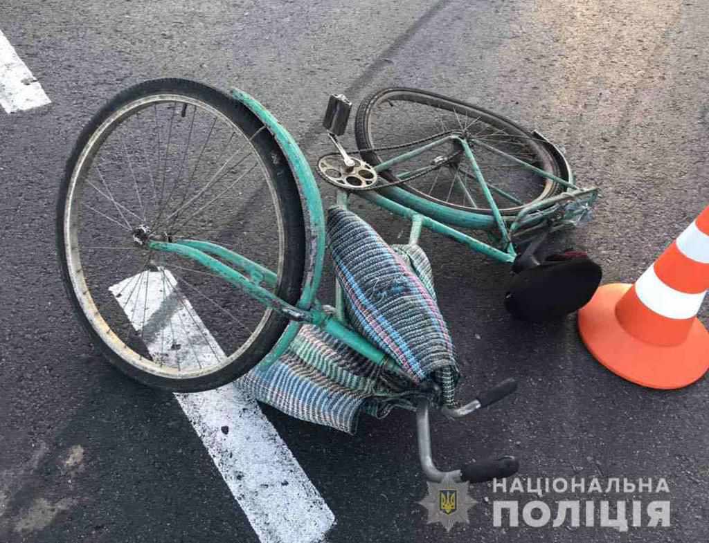 На автодорозі Київ-Харків під колесами мікроавтобусу загинула жінка