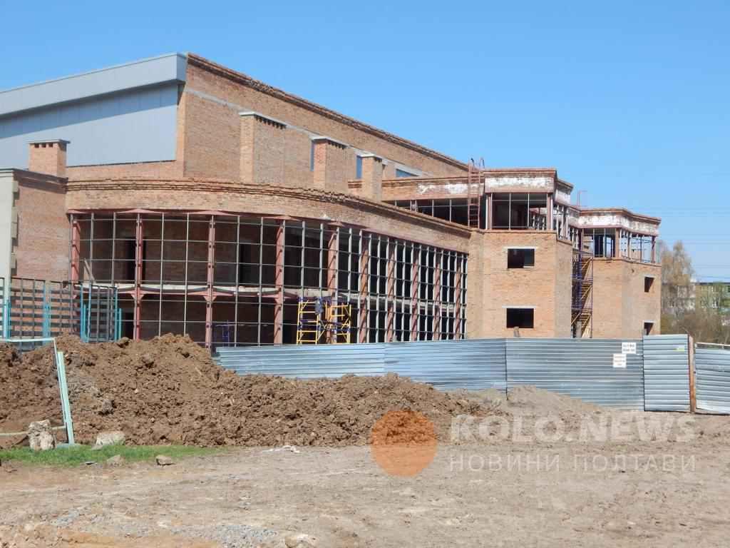 Басейн-довгобуд у Полтаві хочуть знову віддати на баланс обласної влади