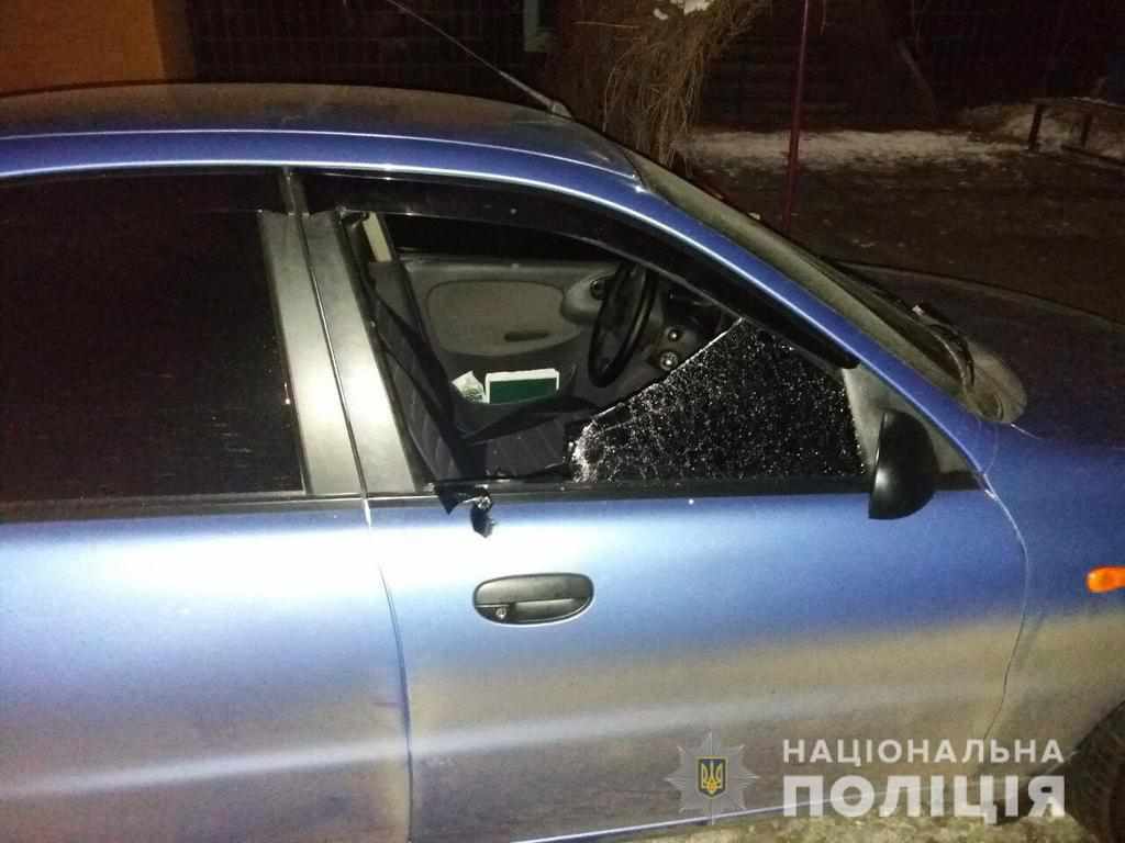 У Кременчуці обстріляли автомобіль: озброєні підозрювані намагалися втекти від патрульних