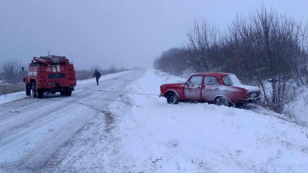 Рятувальники витягують людей із заметів і попереджають про погіршення погоди на Полтавщині