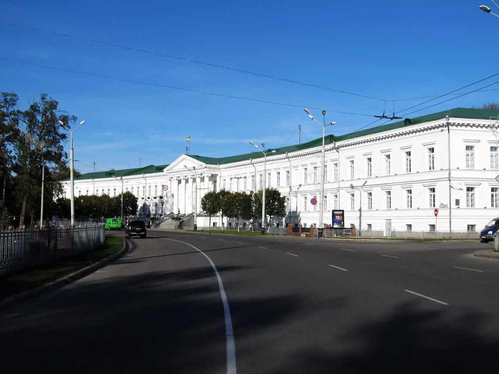 Сесія Полтавської міської ради: більшість депутатів проголосували за МАФи у центрі міста