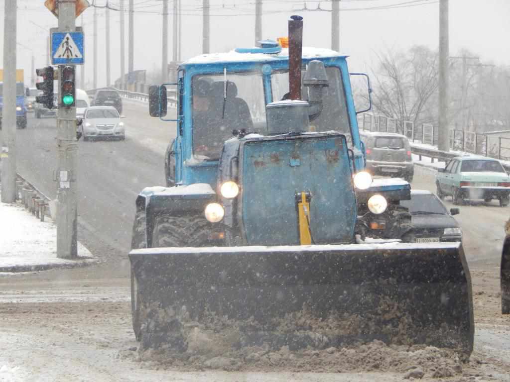 У Полтаві чистять вулиці від снігу. ФОТО