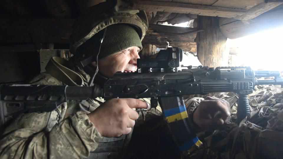 Окупанти 15 разів обстріляли позиції українських військовослужбовців протягом доби