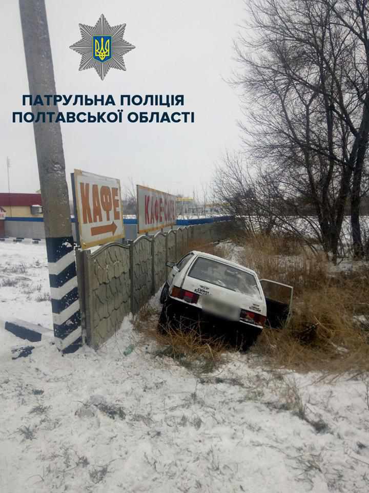 Нетверезий водій «злетів» з траси «Київ – Харків». ФОТО