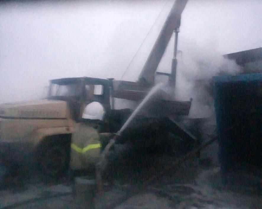 На Полтавщині зайнявся автокран