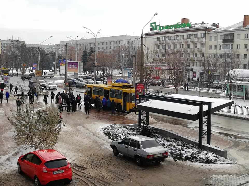 Транспортного колапсу не сталось: як полтавці добирались на роботу й навчання. ФОТО