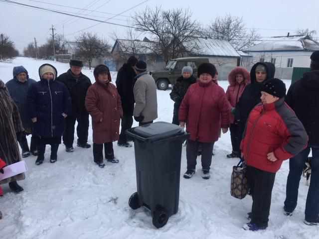 У Глобиному мешканцям приватного сектору роздали безкоштовні контейнери для сміття
