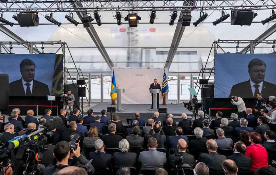 Арка над об'єктом «Укриття» ЧАЕС є найбільшою рухомою конструкцією у світі - Порошенко