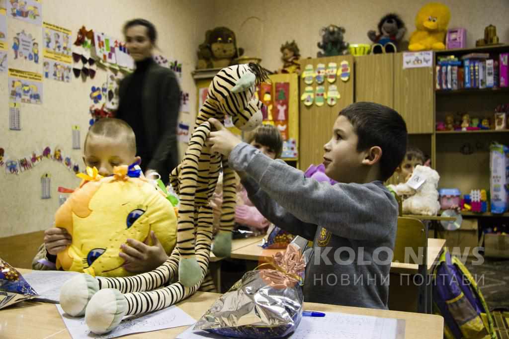Полтавці завітали до дітей із михайлівського інтернату з іграшками та майстер-класами. ФОТО