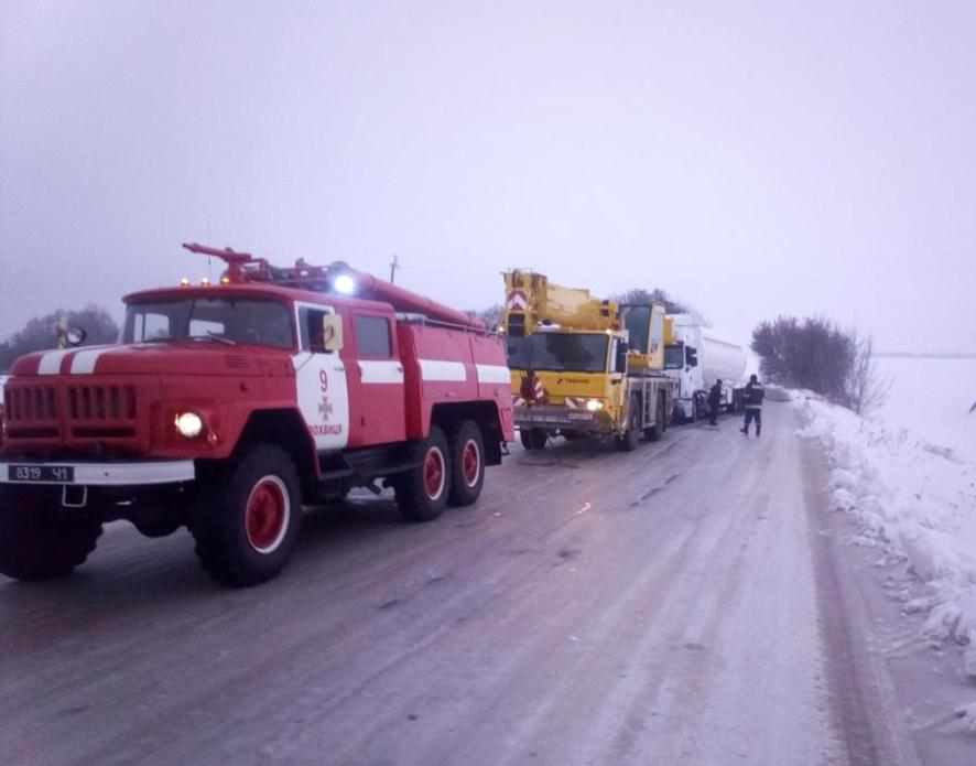 Наслідки негоди на Полтавщині: за добу в дорозі застрягло шість автівок