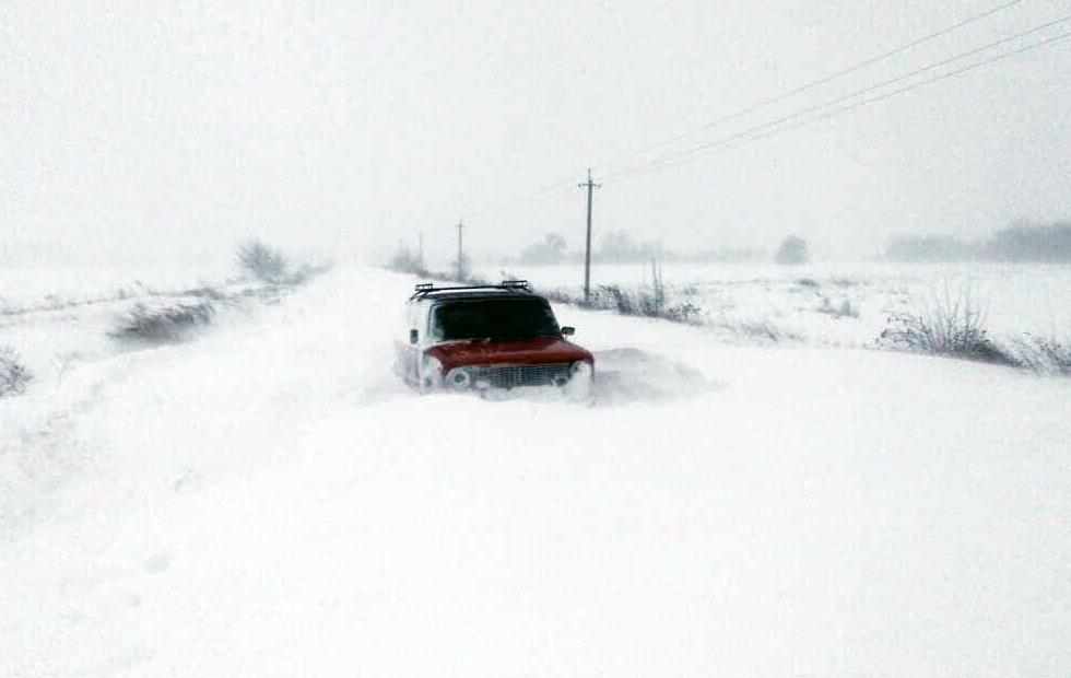 Досі у снігах: на Полтавщині люди в заторах із вівторка. ФОТО