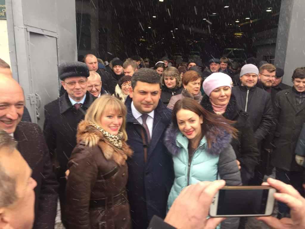 Володимир Гройсман у Кременчуці розповів про переваги КрАЗу та вагонобудівного заводу при держзамовленнях