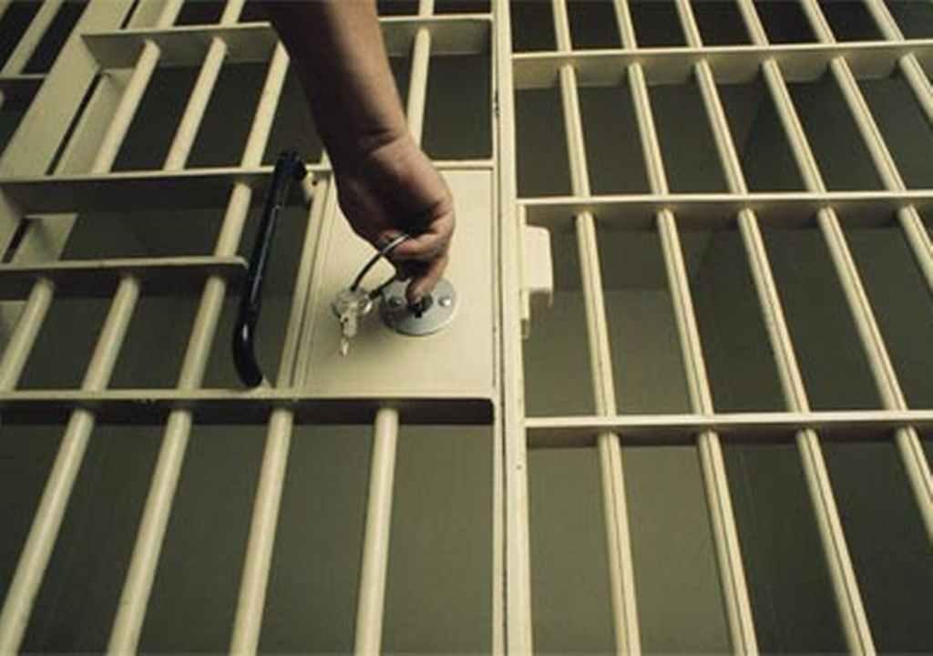 30-річна кременчужанка, яка зірвала з вуха жінки сережку, проведе за ґратами понад 3 роки