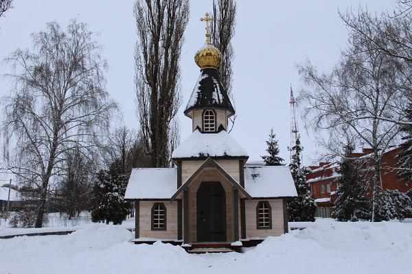 У Карлівці на місці першої в місті церкви встановили капличку