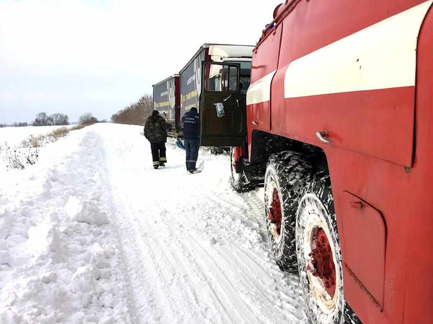 Рятувальники на Полтавщині витягали людей зі снігових пасток на дорогах